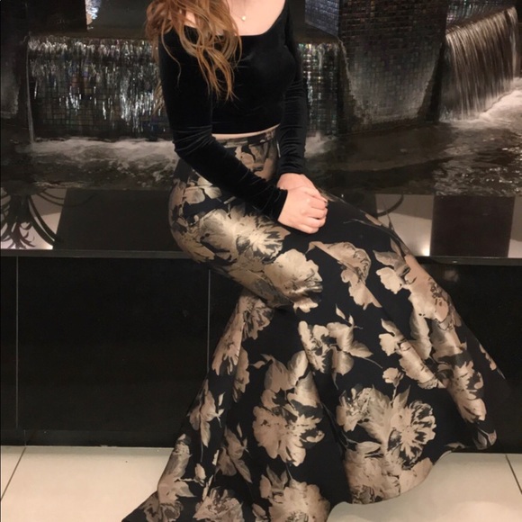 Two-piece prom dress - Picture 3 of 3